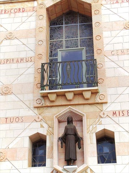 013-Назарет-Базилика Благовещения-Скульптура Богоматери